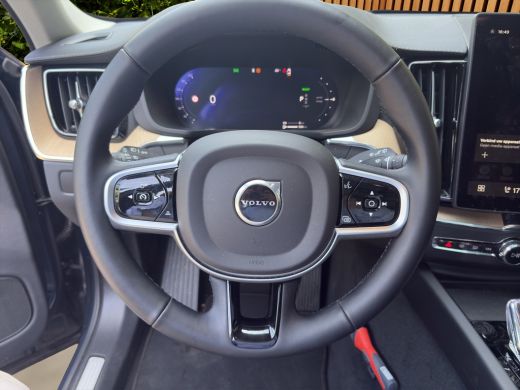 Volvo  XC60 2.0 T6 Plug-in hybrid AWD Ultra Dark | Trekhaak | Facelift | 360cam | Stoel/stuurverwarming ActivLease financial lease
