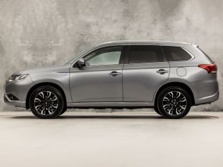 Mitsubishi Outlander 2.0 PHEV Deluxe 203Pk Automaat (CAMERA, LEDER/ALCANTARA, STOELVERWARMING, GETINT GLAS, SPORTSTOEL...