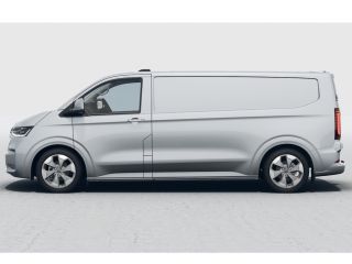 Volkswagen e-Transporter 34 L2H1 Bulli 71 kWh | 12-V aansluitingen in de middenconsole en bij de D-stijl in de laadruimte ...