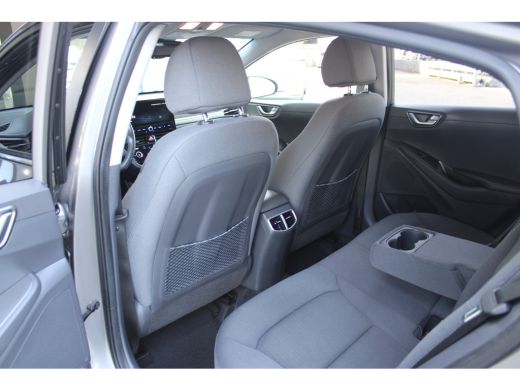 Hyundai IONIQ Comfort EV 38 kWh SOH 100% | Achteruitrijcamera | Navigatiesysteem full map | Voorstoelen verwarmd ActivLease financial lease