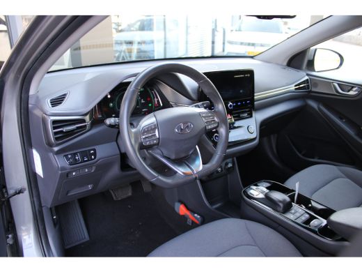Hyundai IONIQ Comfort EV 38 kWh SOH 100% | Achteruitrijcamera | Navigatiesysteem full map | Voorstoelen verwarmd ActivLease financial lease