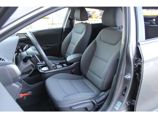 Hyundai IONIQ Comfort EV 38 kWh SOH 100% | Achteruitrijcamera | Navigatiesysteem full map | Voorstoelen verwarmd ActivLease financial lease