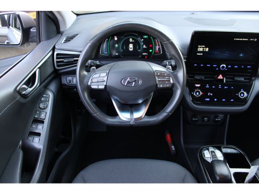 Hyundai IONIQ Comfort EV 38 kWh SOH 100% | Achteruitrijcamera | Navigatiesysteem full map | Voorstoelen verwarmd ActivLease financial lease