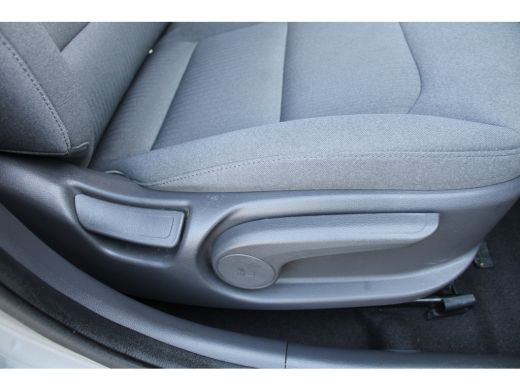 Hyundai IONIQ Comfort EV 38 kWh SOH 100% | Achteruitrijcamera | Navigatiesysteem full map | Voorstoelen verwarmd ActivLease financial lease