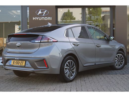 Hyundai IONIQ Comfort EV 38 kWh SOH 100% | Achteruitrijcamera | Navigatiesysteem full map | Voorstoelen verwarmd ActivLease financial lease