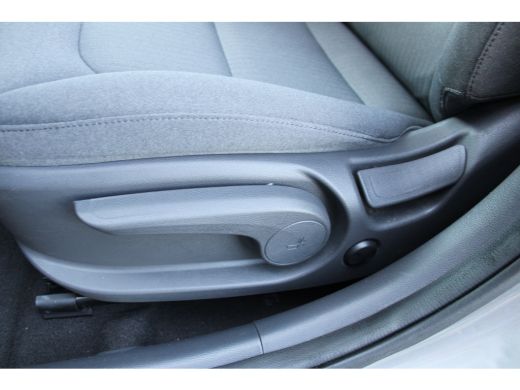 Hyundai IONIQ Comfort EV 38 kWh SOH 100% | Achteruitrijcamera | Navigatiesysteem full map | Voorstoelen verwarmd ActivLease financial lease
