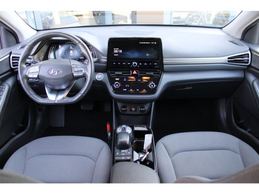 Hyundai IONIQ Comfort EV 38 kWh SOH 100% | Achteruitrijcamera | Navigatiesysteem full map | Voorstoelen verwarmd ActivLease financial lease