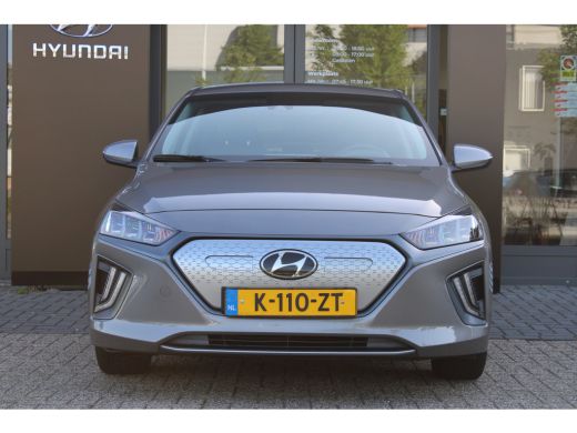 Hyundai IONIQ Comfort EV 38 kWh SOH 100% | Achteruitrijcamera | Navigatiesysteem full map | Voorstoelen verwarmd ActivLease financial lease