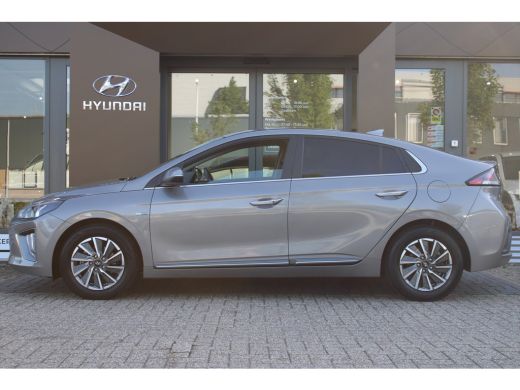 Hyundai IONIQ Comfort EV 38 kWh SOH 100% | Achteruitrijcamera | Navigatiesysteem full map | Voorstoelen verwarmd ActivLease financial lease
