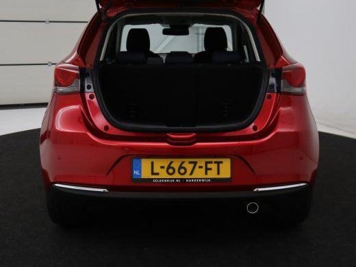 Mazda 2 1.5 Skyactiv-G Luxury | Stoel & stuurverwarming | Carplay | Parkeerhulp | Climate control | Side ... ActivLease financial lease