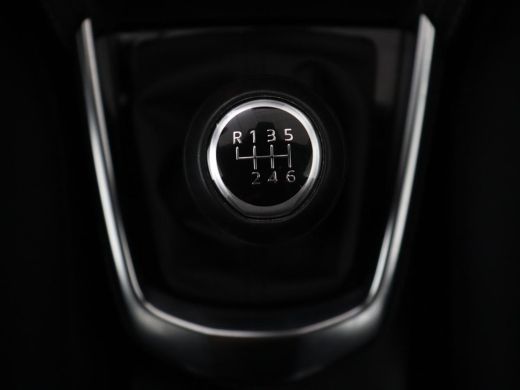Mazda 2 1.5 Skyactiv-G Luxury | Stoel & stuurverwarming | Carplay | Parkeerhulp | Climate control | Side ... ActivLease financial lease