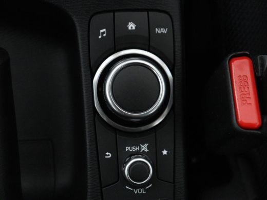 Mazda 2 1.5 Skyactiv-G Luxury | Stoel & stuurverwarming | Carplay | Parkeerhulp | Climate control | Side ... ActivLease financial lease