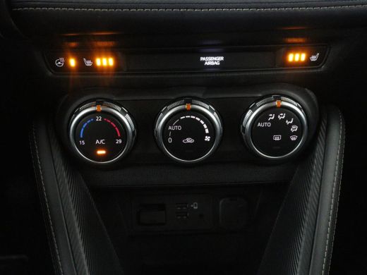 Mazda 2 1.5 Skyactiv-G Luxury | Stoel & stuurverwarming | Carplay | Parkeerhulp | Climate control | Side ... ActivLease financial lease