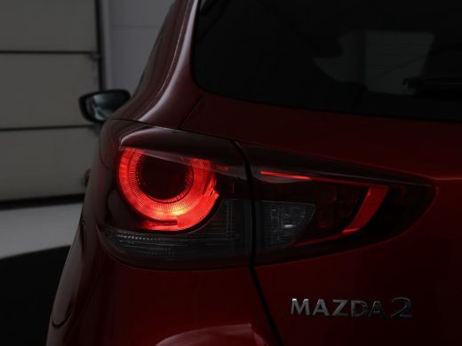 Mazda 2 1.5 Skyactiv-G Luxury | Stoel & stuurverwarming | Carplay | Parkeerhulp | Climate control | Side ... ActivLease financial lease