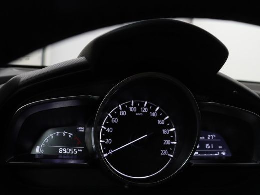 Mazda 2 1.5 Skyactiv-G Luxury | Stoel & stuurverwarming | Carplay | Parkeerhulp | Climate control | Side ... ActivLease financial lease