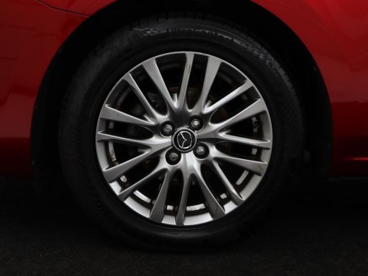 Mazda 2 1.5 Skyactiv-G Luxury | Stoel & stuurverwarming | Carplay | Parkeerhulp | Climate control | Side ... ActivLease financial lease
