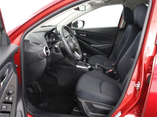 Mazda 2 1.5 Skyactiv-G Luxury | Stoel & stuurverwarming | Carplay | Parkeerhulp | Climate control | Side ... ActivLease financial lease