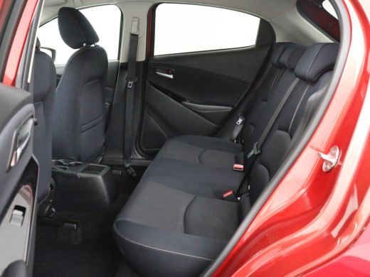 Mazda 2 1.5 Skyactiv-G Luxury | Stoel & stuurverwarming | Carplay | Parkeerhulp | Climate control | Side ... ActivLease financial lease