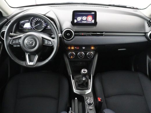 Mazda 2 1.5 Skyactiv-G Luxury | Stoel & stuurverwarming | Carplay | Parkeerhulp | Climate control | Side ... ActivLease financial lease