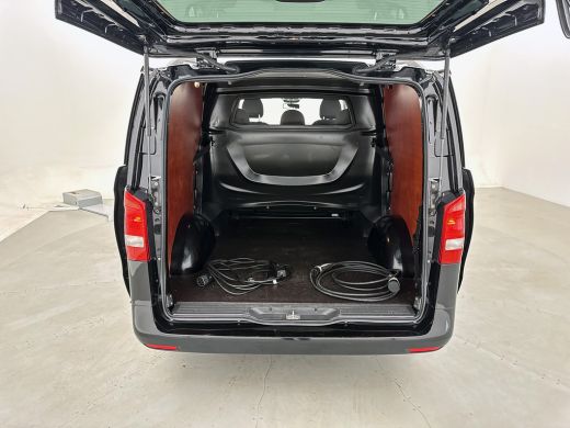 Mercedes-Benz eVito eVito Lang 66 kWh DC 266km WLTP Dubbele cabine 5 zitplaatsen Navigatie Snelladen Camera Schuifdeu... ActivLease financial lease