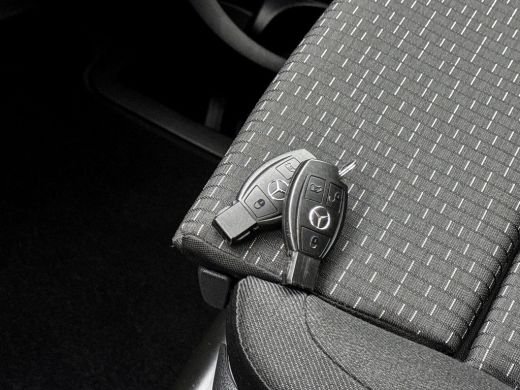 Mercedes-Benz eVito eVito Lang 66 kWh DC 266km WLTP Dubbele cabine 5 zitplaatsen Navigatie Snelladen Camera Schuifdeu... ActivLease financial lease
