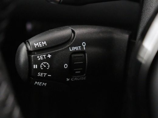 Peugeot 2008 1.2 Hybrid 136 Active | Carplay | Cruise Control | Climate control | Parkeerhulp | DAB | Bluetooth ActivLease financial lease