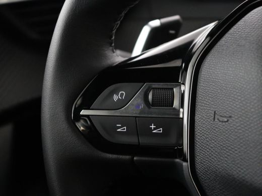 Peugeot 2008 1.2 Hybrid 136 Active | Carplay | Cruise Control | Climate control | Parkeerhulp | DAB | Bluetooth ActivLease financial lease