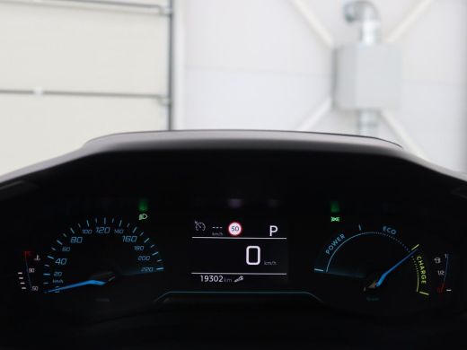 Peugeot 2008 1.2 Hybrid 136 Active | Carplay | Cruise Control | Climate control | Parkeerhulp | DAB | Bluetooth ActivLease financial lease