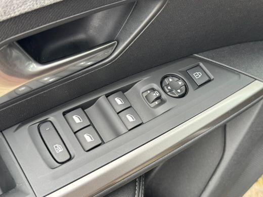 Peugeot 5008 1.6 Plug-in Hybrid 195 Allure | Apple Carplay / Android Auto | 360&deg; Camera | Keyless Entry | 7-Zi... ActivLease financial lease