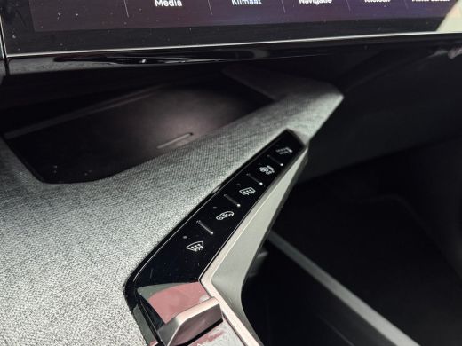 Peugeot 5008 1.6 Plug-in Hybrid 195 Allure | Apple Carplay / Android Auto | 360&deg; Camera | Keyless Entry | 7-Zi... ActivLease financial lease
