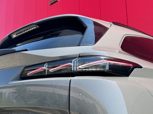 Peugeot e-308 GT 54 kWh | 360&deg; Camera | AGR Comfort stoelen | GT Automaat | Bekleding Alcantara/kunstleder ActivLease financial lease