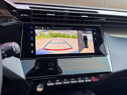 Peugeot e-308 GT 54 kWh | 360&deg; Camera | AGR Comfort stoelen | GT Automaat | Bekleding Alcantara/kunstleder ActivLease financial lease