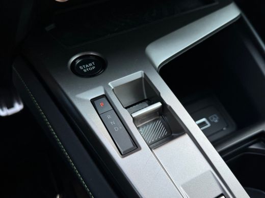 Peugeot e-308 GT 54 kWh | 360&deg; Camera | AGR Comfort stoelen | GT Automaat | Bekleding Alcantara/kunstleder ActivLease financial lease