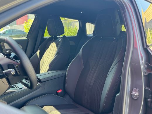 Peugeot e-308 GT 54 kWh | 360&deg; Camera | AGR Comfort stoelen | GT Automaat | Bekleding Alcantara/kunstleder ActivLease financial lease