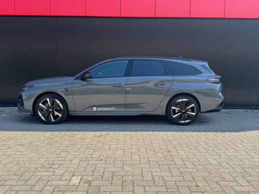 Peugeot e-308 GT 54 kWh | 360&deg; Camera | AGR Comfort stoelen | GT Automaat | Bekleding Alcantara/kunstleder ActivLease financial lease