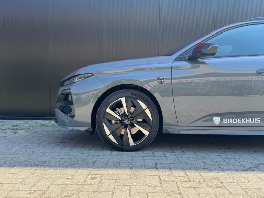 Peugeot e-308 GT 54 kWh | 360&deg; Camera | AGR Comfort stoelen | GT Automaat | Bekleding Alcantara/kunstleder ActivLease financial lease