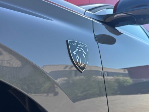 Peugeot e-308 GT 54 kWh | 360&deg; Camera | AGR Comfort stoelen | GT Automaat | Bekleding Alcantara/kunstleder ActivLease financial lease