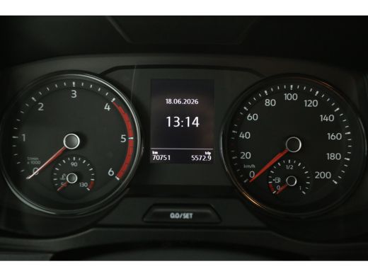 Volkswagen Crafter 2.0 TDI 140PK L3H3 | DC | 6 Zits | 3000kg Trekgew. | Airco | Cruise | Camera | Carplay | Parkeers... ActivLease financial lease