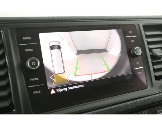 Volkswagen Crafter 2.0 TDI 140PK L3H3 | DC | 6 Zits | 3000kg Trekgew. | Airco | Cruise | Camera | Carplay | Parkeers... ActivLease financial lease