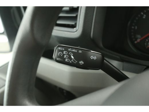 Volkswagen Crafter 2.0 TDI 140PK L3H3 | DC | 6 Zits | 3000kg Trekgew. | Airco | Cruise | Camera | Carplay | Parkeers... ActivLease financial lease