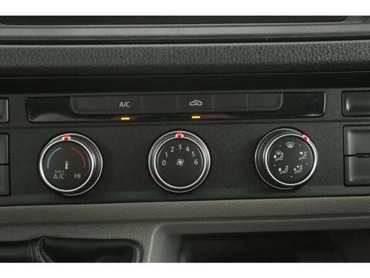 Volkswagen Crafter 2.0 TDI 140PK L3H3 | DC | 6 Zits | 3000kg Trekgew. | Airco | Cruise | Camera | Carplay | Parkeers... ActivLease financial lease