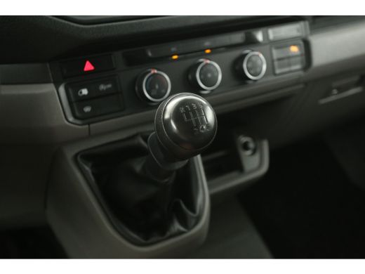 Volkswagen Crafter 2.0 TDI 140PK L3H3 | DC | 6 Zits | 3000kg Trekgew. | Airco | Cruise | Camera | Carplay | Parkeers... ActivLease financial lease