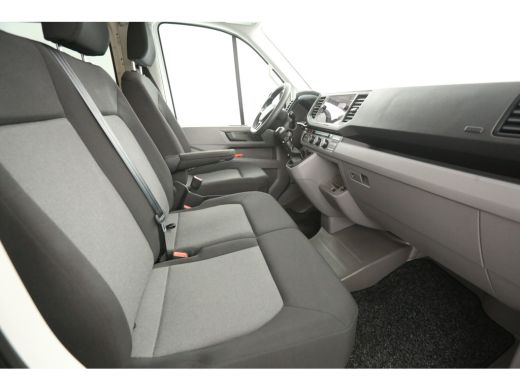 Volkswagen Crafter 2.0 TDI 140PK L3H3 | DC | 6 Zits | 3000kg Trekgew. | Airco | Cruise | Camera | Carplay | Parkeers... ActivLease financial lease