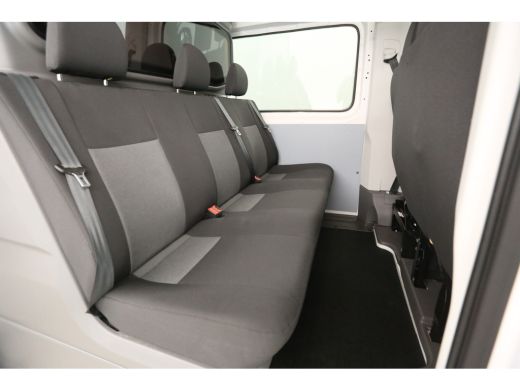 Volkswagen Crafter 2.0 TDI 140PK L3H3 | DC | 6 Zits | 3000kg Trekgew. | Airco | Cruise | Camera | Carplay | Parkeers... ActivLease financial lease