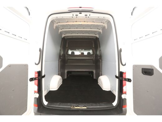 Volkswagen Crafter 2.0 TDI 140PK L3H3 | DC | 6 Zits | 3000kg Trekgew. | Airco | Cruise | Camera | Carplay | Parkeers... ActivLease financial lease