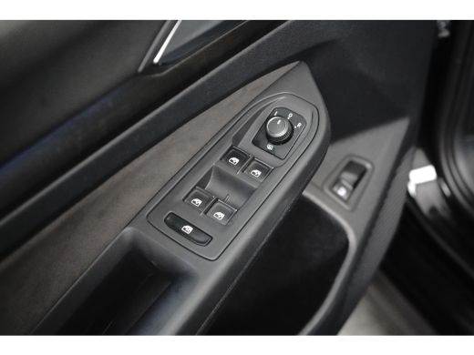 Volkswagen Golf 1.4 eHybrid 245 pk GTE 6-DSG | Navigatie | Stoel/stuur verwarming | Parkeersensoren | ActivLease financial lease