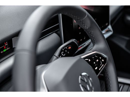 Volkswagen ID.7 Limited 286pk | Trekhaak | Stuur & Stoelverwarming | 19" | Camera ActivLease financial lease