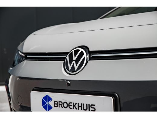 Volkswagen ID.7 Limited 286pk | Trekhaak | Stuur & Stoelverwarming | 19" | Camera ActivLease financial lease