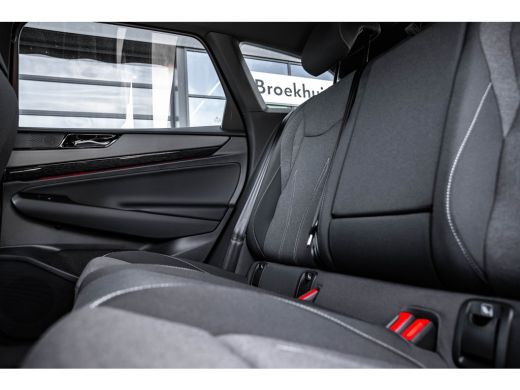 Volkswagen ID.7 Limited 286pk | Trekhaak | Stuur & Stoelverwarming | 19" | Camera ActivLease financial lease