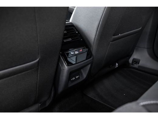 Volkswagen ID.7 Limited 286pk | Trekhaak | Stuur & Stoelverwarming | 19" | Camera ActivLease financial lease